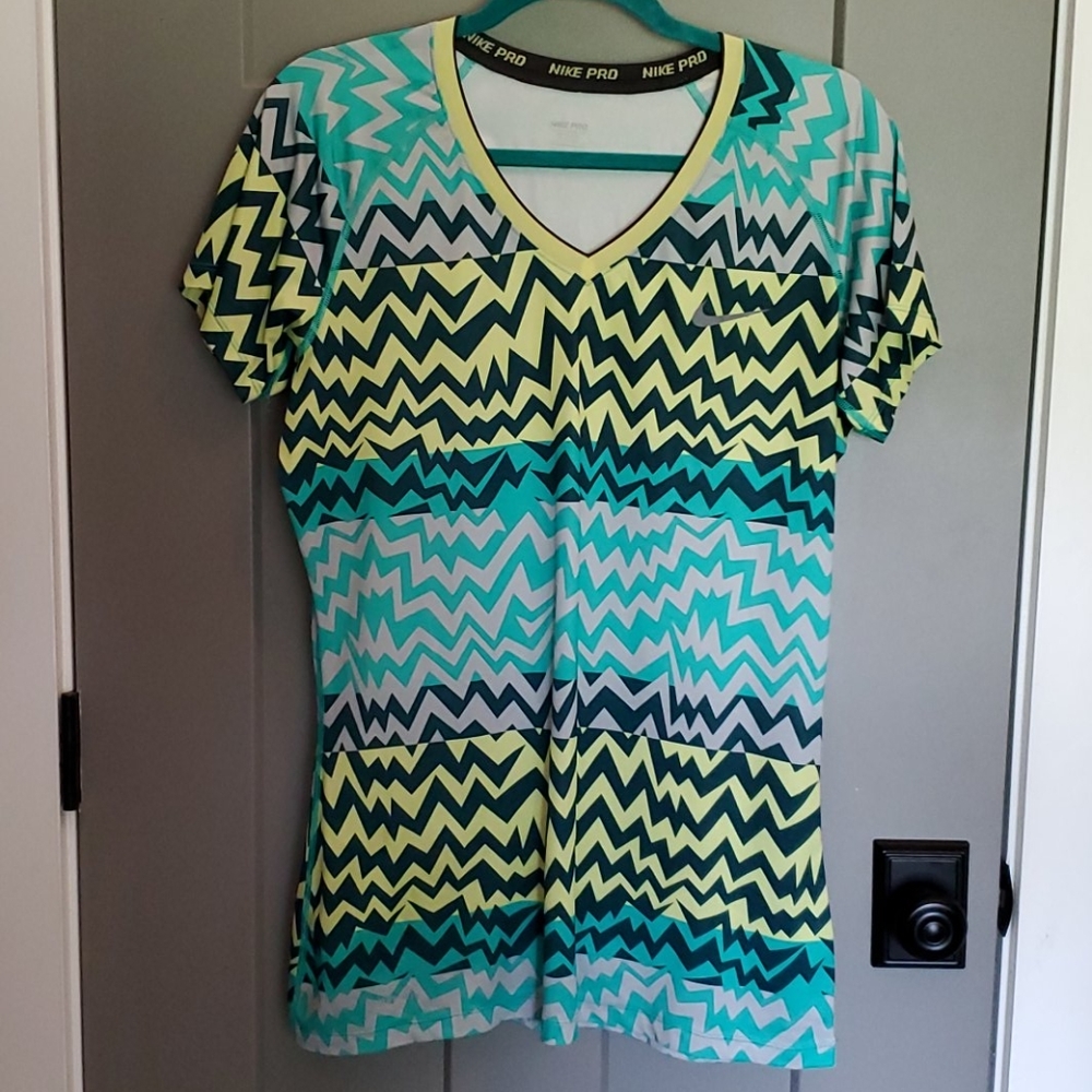Nike brand Pro workout top size XL - Picture 1 of 4